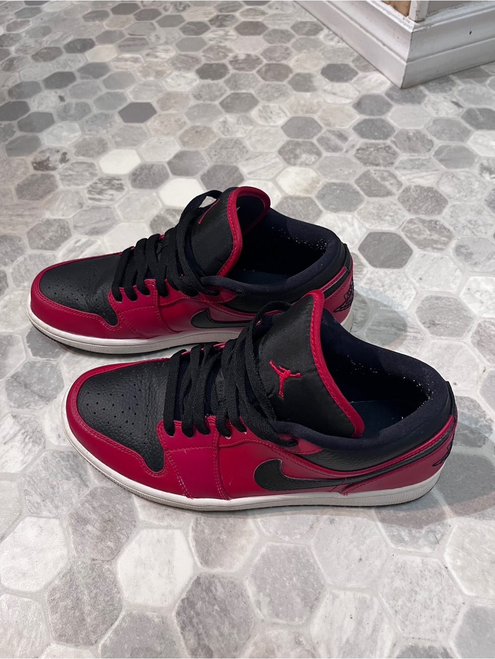 Nike Low Top Sneakers in Black & Red